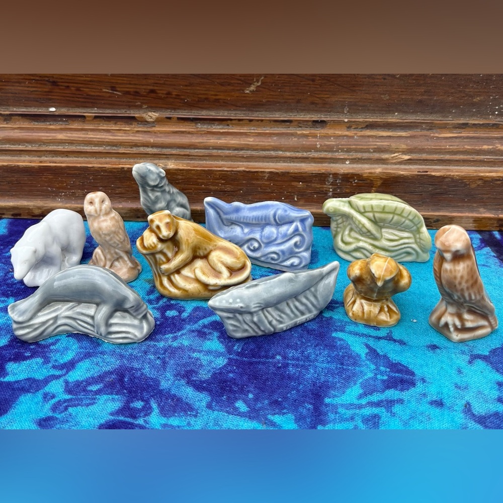 Red Rose Tea North American Endangered Species Figurine Complete Set